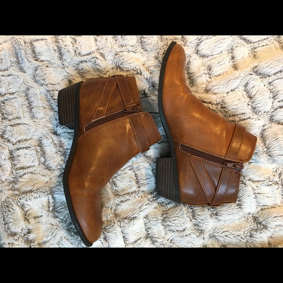 Brown ankle booties - Picture 2 of 6
